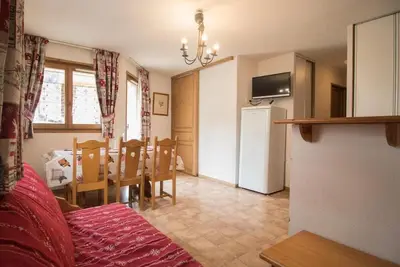 Image de À 10m des pistes de ski, Rez-de-chaussée, terrasse, parking, télévision, casier à ski, 38m²