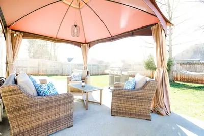 Image de Charlotte à la maison minutes de Concord Mills, Motor Speedway, Pnc Pavilion et Uncc!