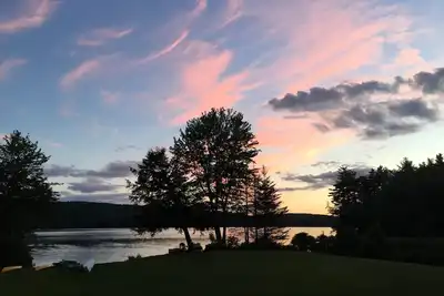 Image de Cottage au bord du lac du New Hampshire en association privée.