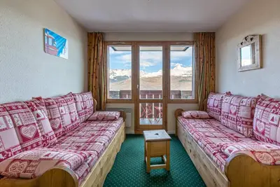 Image de À 100m des pistes de ski, 1er étage, vue montagne, balcon, télévision, casier à ski, 27m²