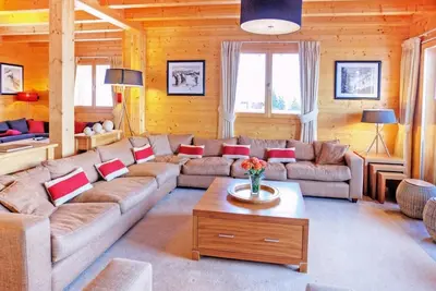 Image de Chalet, sauna, terrasse, balcon, cheminée ou poêle à bois, parking, télévision, 250m², Thyon