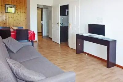 Image de 200m des commerces, 2ème étage, vue vallée, piscine, sauna, hammam, balcon, casier à ski, 33m²