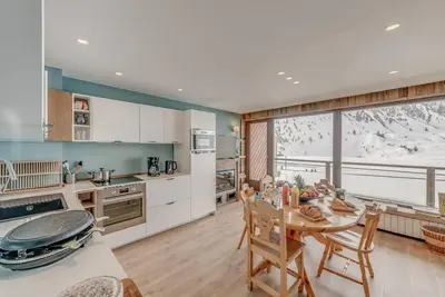 Image de À 150m des pistes de ski, 2ème étage, vue lac, balcon, télévision, casier à ski, 60m², Tignes