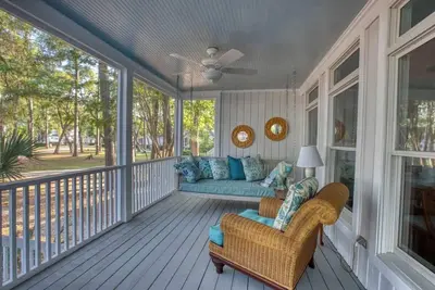 Image de Nouvelle Liste! Cottage Magnifique Avec Ensemble De Porch & Swing! Panier Gratuit!