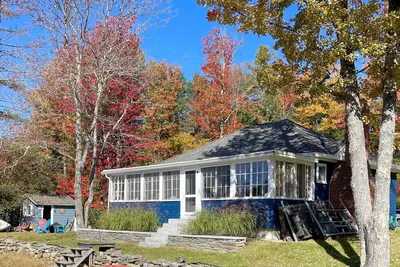 Image de Magnifique chalet au bord du lac sur le lac Mountainview à Sunapee, Nh