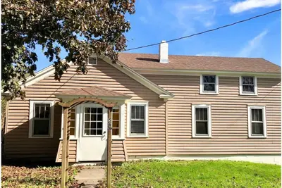Image de \"Front Cottage\" of Cooperstown Cottages by the Creek - 4 mi to Coop Dreams Park!