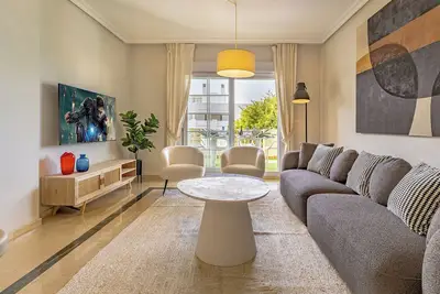 Image de Hébergement rénov��, Golden Mile, distance de marche de la plage.