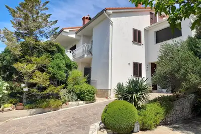 Image de Appartement de deux chambres avec le balcon et la vue sur le mer Banjol, Rab (A-16334-a)