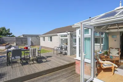 Image de Pencraig, les animaux de compagnie, avec bain à remous dans la baie de Trearddur, Ref 1008952