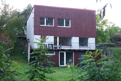 Image de Maison avec grande terrasse dans les jardins