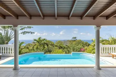 Image de Villa Sunrock située à Colombier - Solarium, piscine, jacuzzi 5 personnes, Wifi gratuit, climatisation