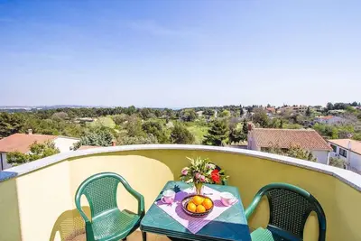 Image de appartement de vacances avec une belle vue depuis le balcon