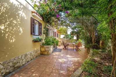 Image de Maison de vacances avec terrasse et barbecue