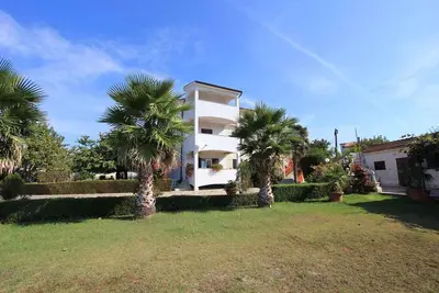 Image de Appartement de vacances avec jardin et barbecue