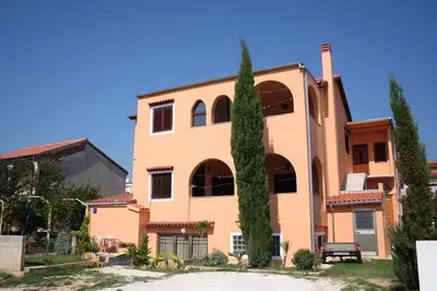 Image de Appartement de vacances avec jardin et barbecue