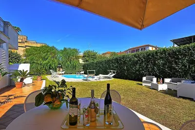 Image de Fantastique Villa Desposito, 4 chambres, 3 salles de bain, piscine privée et jardin, à 5 minutes de So