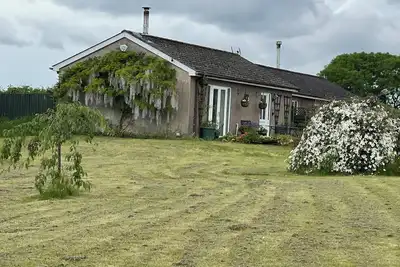 Image de Visit Wales 4 bungalow indépendant et de plain-pied, de plain-pied, avec cuisine