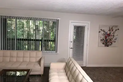 Image de Super endroit! ! ! Situé à un peu plus de 1, 6 km du parc SunTrust.