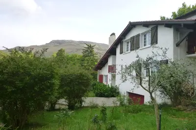Maison de 200m2 sur parc de 2500m2 au calme et face à la montagne