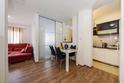 Image de Apt seulement 150m de la principale et la plus belle plage de Kastela