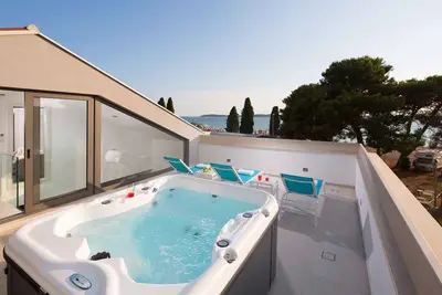 Image de Appartement de vacances avec jacuzzi et vue sur la mer