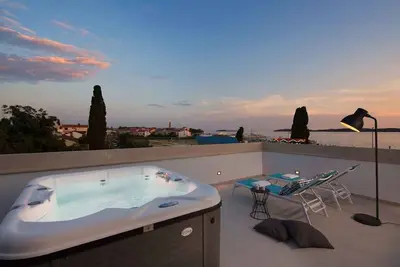 Image de Appartement de vacances avec jacuzzi et vue sur la mer