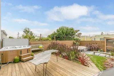 Image de ♥ Grand Sf Gem 5 Br 4 Ba Terres extérieures + Conventions ♥