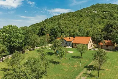 Image de Superbe maison Ă Gracac avec cuisine