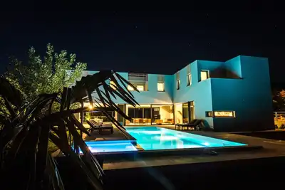 Image de Villa De Luxe De 7 Chambres Avec Piscine PRIVÉE, Court De Tennis, Gym Et Spa