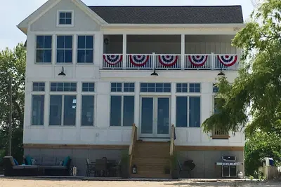 Image de Belle maison en bord de mer sur le lac Ontario