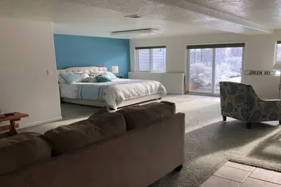 Image de Luxueux Secluded Hillside 1000 sq ft Studio sur 5 Acres