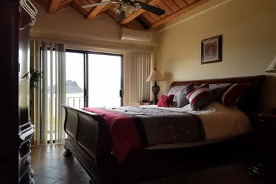 Image de Fresh, new 2br 2 Bath Ocean View Condo, piscine chauffée, jacuzzi, parking ombragé