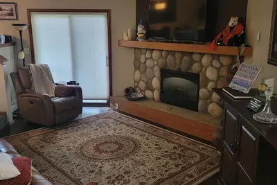 Image de Magnifique Condo 1 bloc de Main St