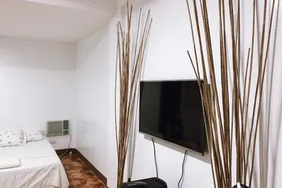 Image de Marnin's Place est une maison d'hôtes avec 3 portes séparées face à la plage.