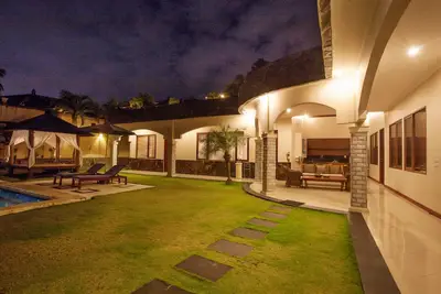 Image de 1 Br Villa romantique avec piscine privée à Ungasan près du parc culturel Gwk