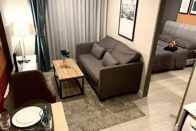 Image de 5 minutes du Mrt Appartement flambant neuf avec grande piscine de jardin, décoration de style