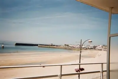 Image de Studio Front De Mer, pour 2 Adultes, face grande Plage,