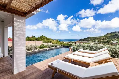 Image de Piscine, Petit déjeuner compris, Wifi gratuit, Courte distance de la plage, boutiques, restaurants