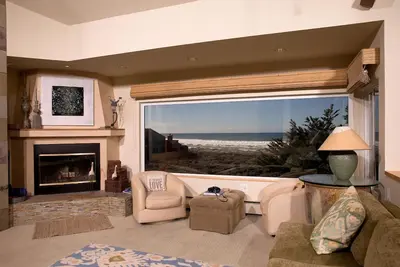 Image de Monterey Dunes Beachfront. . . Belle vue, maison magnifique, venez profiter de la plage!