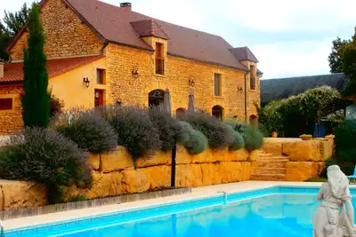 Image de \"La Borie de Paulin\", et son immense piscine privée, chauffée, proche Sarlat