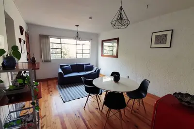 Image de Détendez-vous dans un appartement urbain élégant dans le quartier animé de Roma Norte