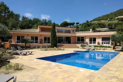 Image de Magnifique villa individuelle sur une colline surplombant la baie d'Aiguablava.