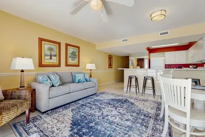 Image de Condo au 5ème étage avec terrasse privée, piscine communautaire et vue sur l'océan