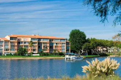 Image de Appartement près de la plage et d'Aqualand! Piscine extérieure