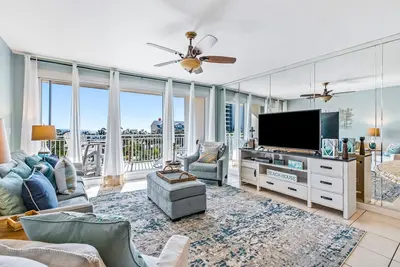 Image de Balcon privé confortable à la maison, à quelques pas de la plage w \/ piscine partagée