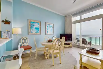 Image de Penthouse face au golfe avec piscines partagées, collation arrière, grill communautaire et plus!