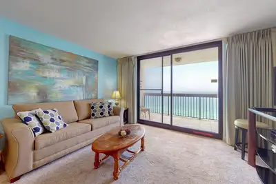 Image de Condo à une chambre près de la plage avec vue sur la mer et balcon privé