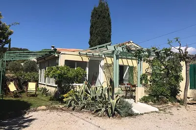 Image de Small house with pedestrian access to Port d'Alon cove (St Cyr sur Mer)