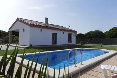 Image de Belle maison de vacances pour 4-6 personnes, avec Wi-Fi, piscine privée et jardin, dans un bel endroit calme près des forêts de pins à Mayorazgo