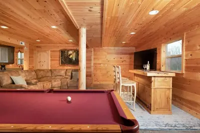 Image de Grande famille 4br, 2 Ba Barn Home étapes du lac Douglas